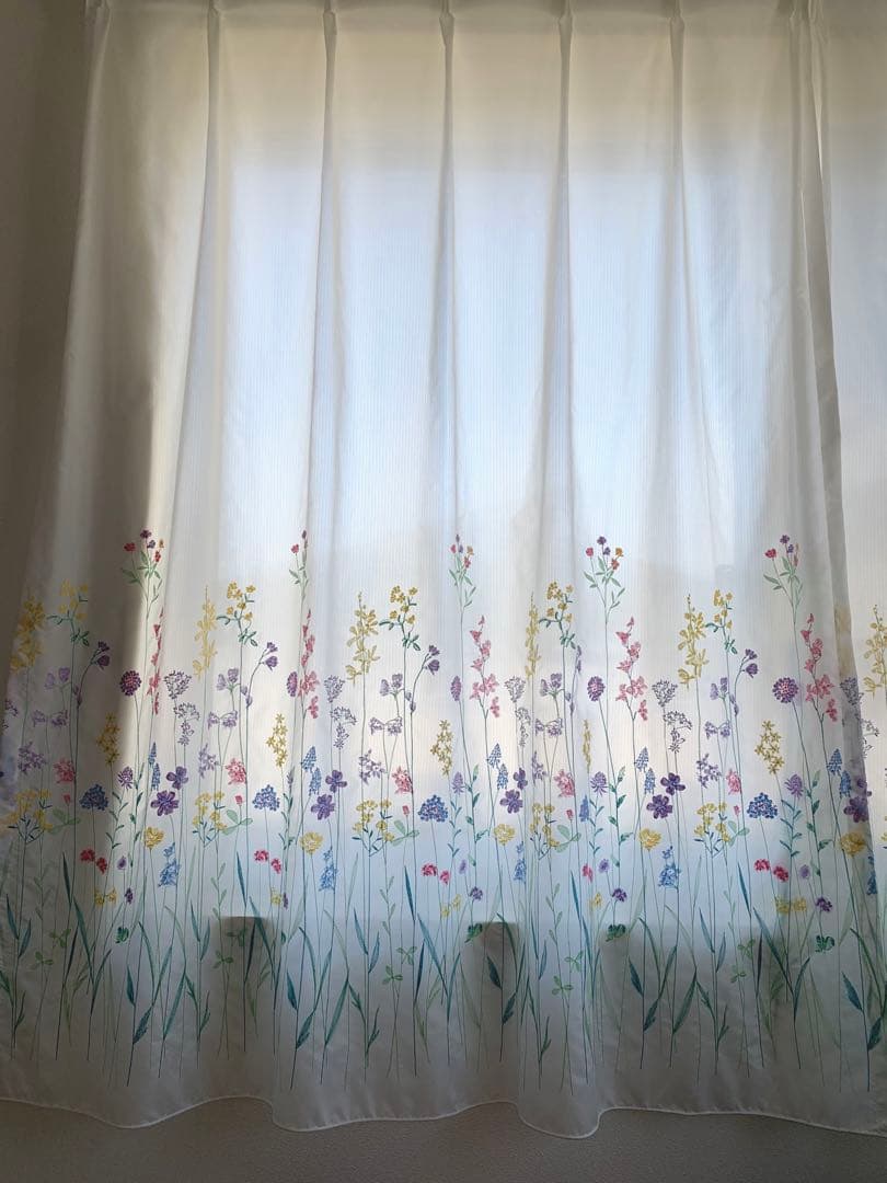 カーテン　刺繍