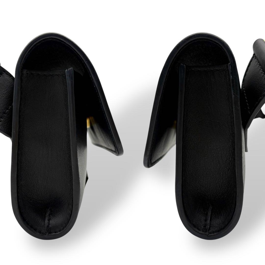 専用 ヴェルサーチェ ショルダーバッグ レザー ブラック ビギー フラップ ロゴ