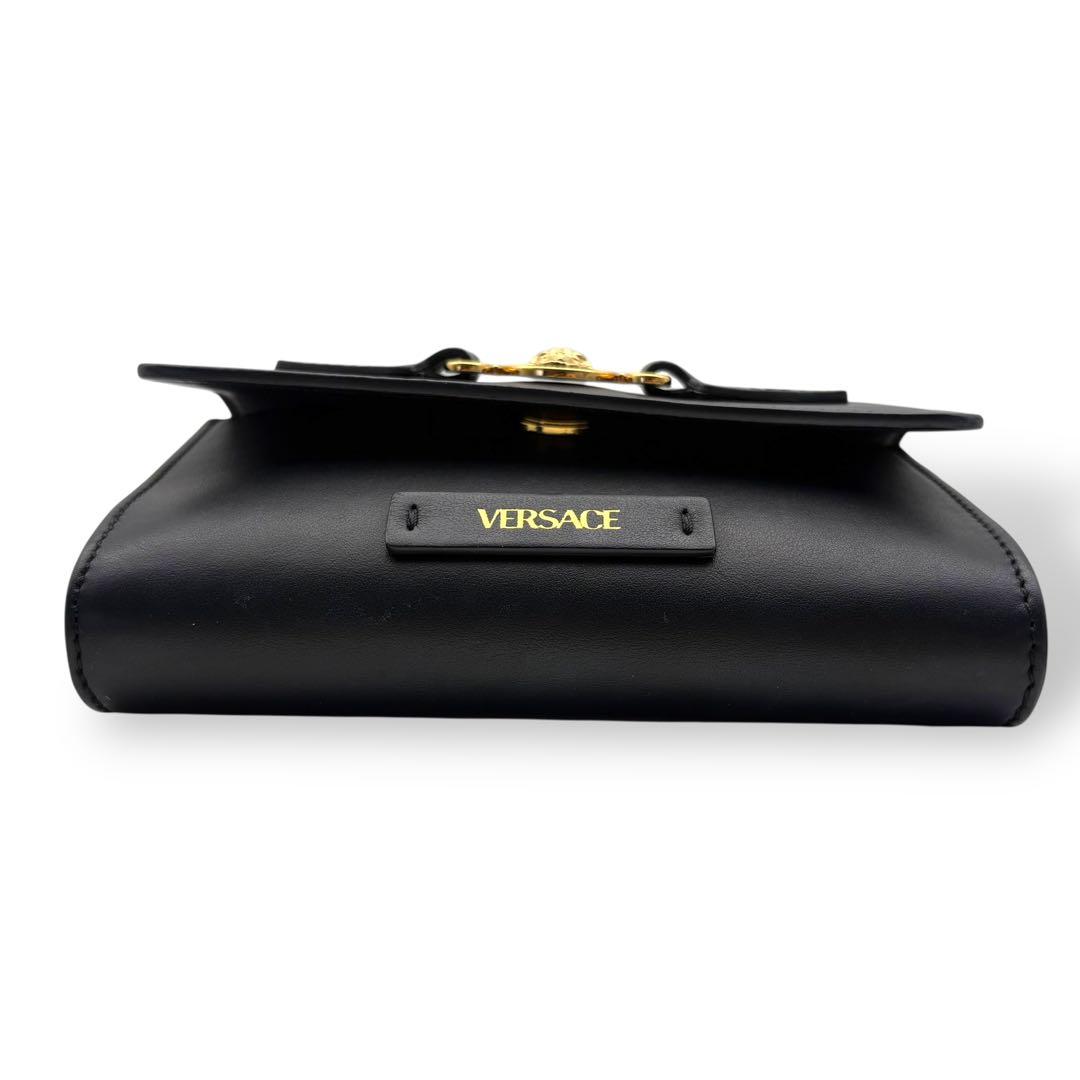 専用 ヴェルサーチェ ショルダーバッグ レザー ブラック ビギー フラップ ロゴ