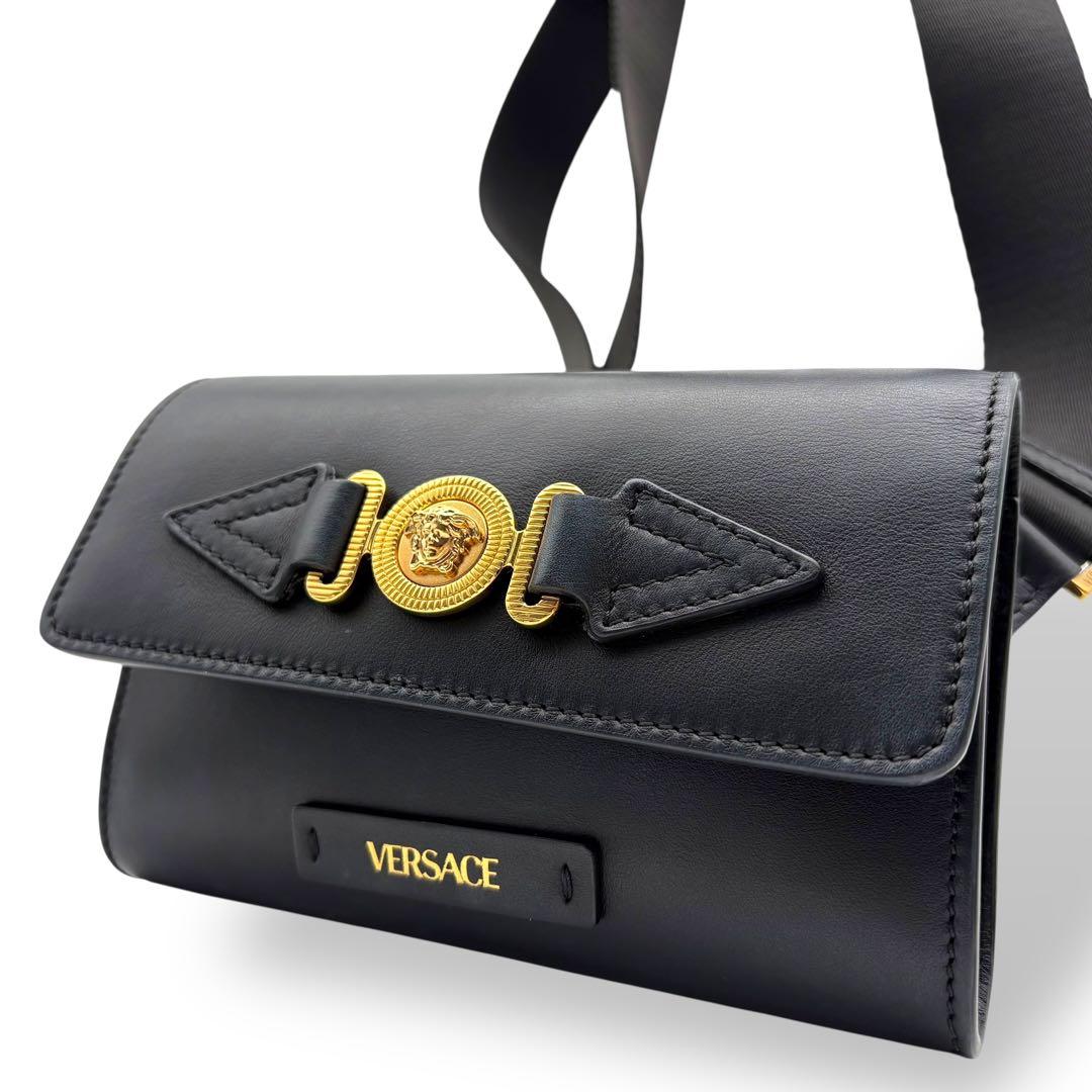 専用 ヴェルサーチェ ショルダーバッグ レザー ブラック ビギー フラップ ロゴ