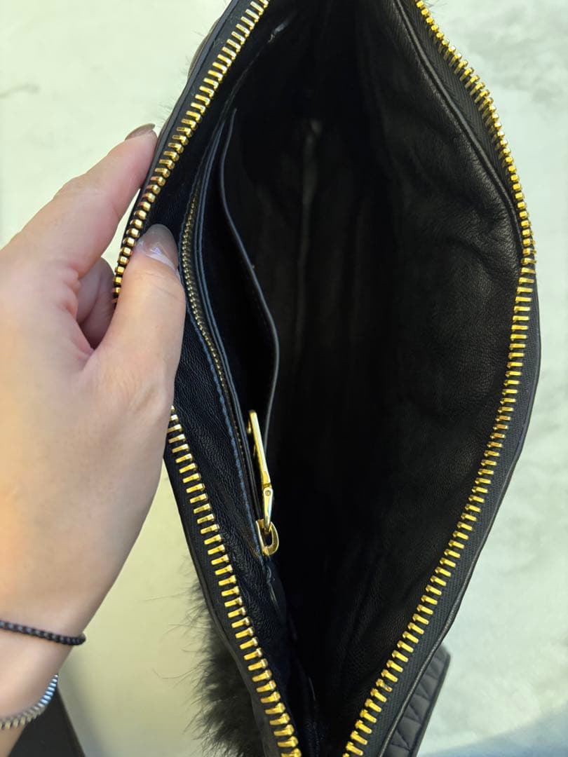 miumiuファークラッチ