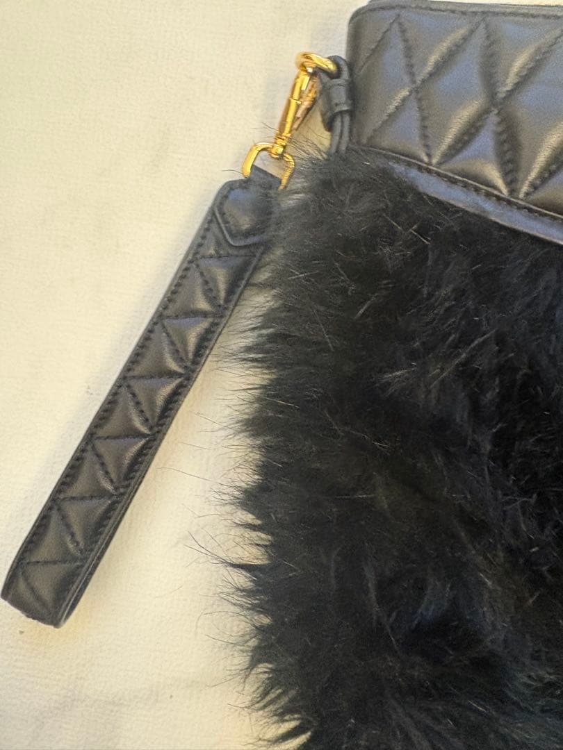 miumiuファークラッチ