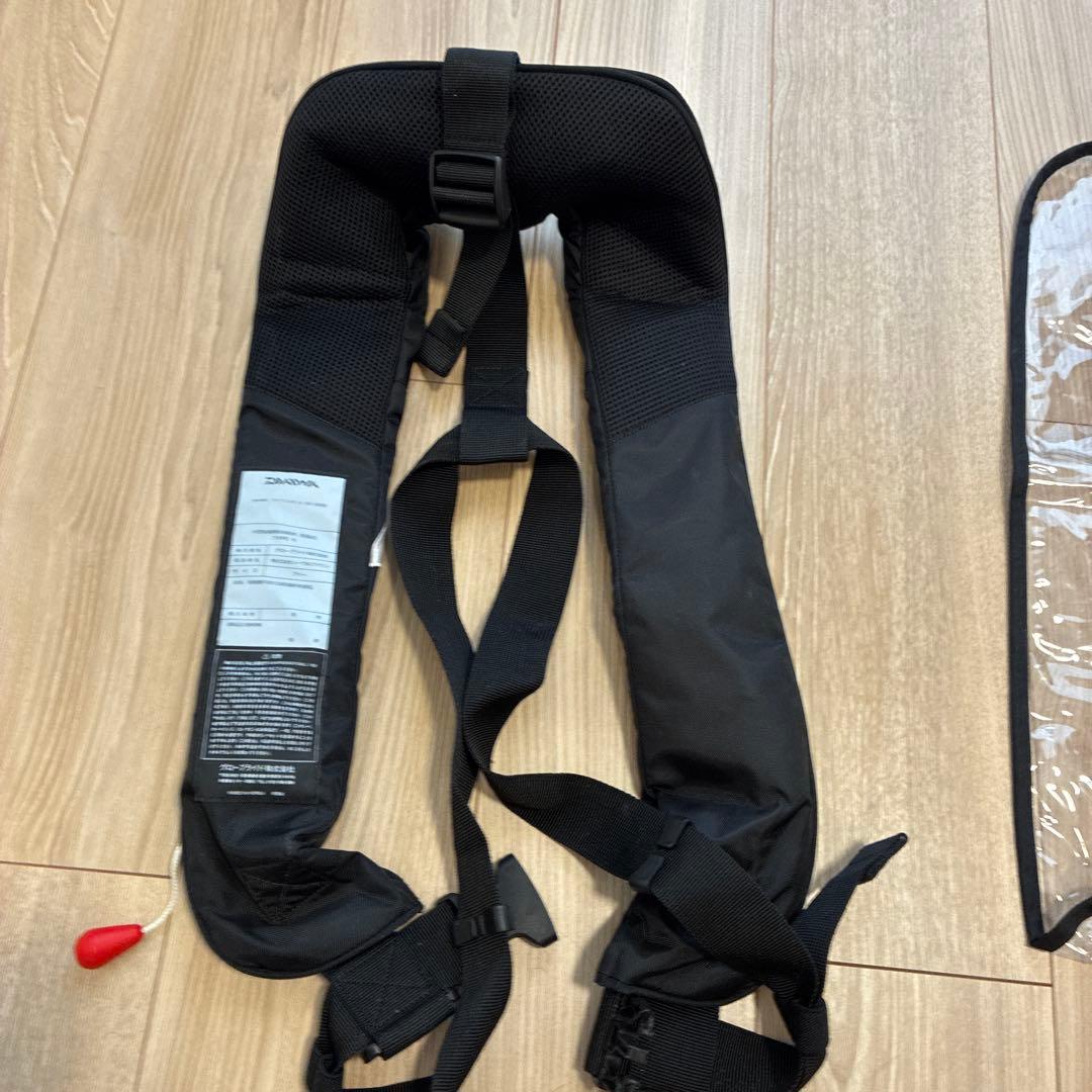 ダイワ 自動膨張ライフジャケット 黒