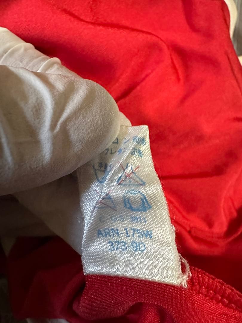 競泳水着 アリーナ arena Mサイズ 赤 パイピング 学年色 ロゴ剥がれ