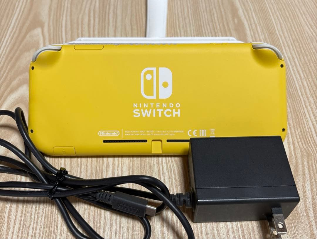 初期化済み　美品　Nintendo switch light 充電器付き