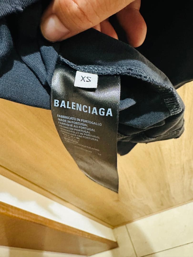 期間限定　BALENCIAGA ブラック Tシャツ　テープタイプロゴ