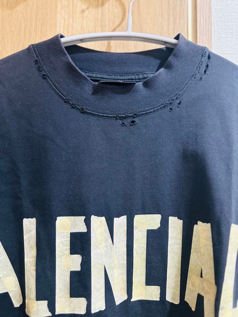 期間限定　BALENCIAGA ブラック Tシャツ　テープタイプロゴ