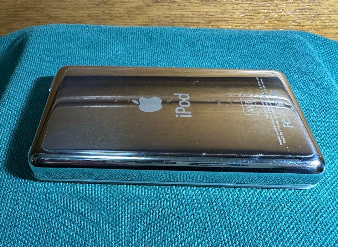 iPod 30GB 5世代 2箇所保護フィルム　新品バッテリー