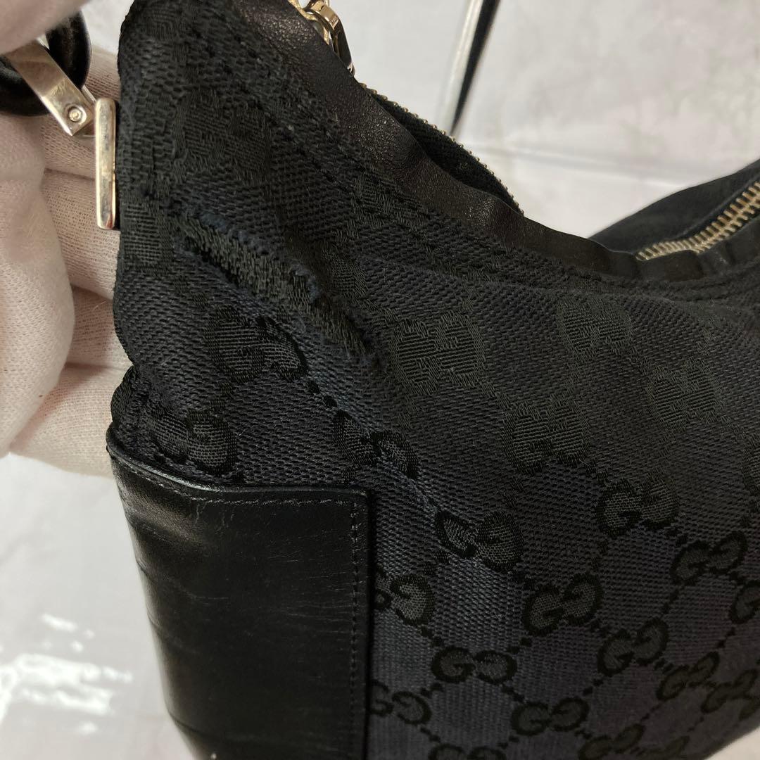 GUCCI グッチ　モノグラム柄　ブラック ショルダーバッグ
