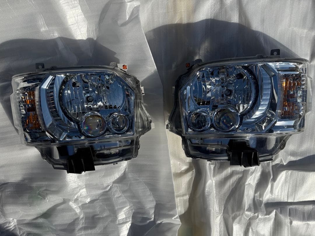 ハイエース　純正　LED ヘッドライト
