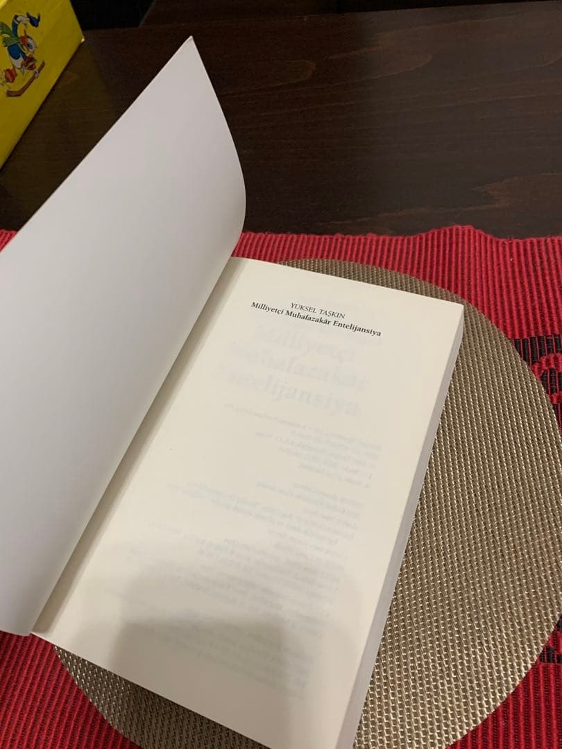 希少　Milliyetçi Muhafazakâr Entelijansiya