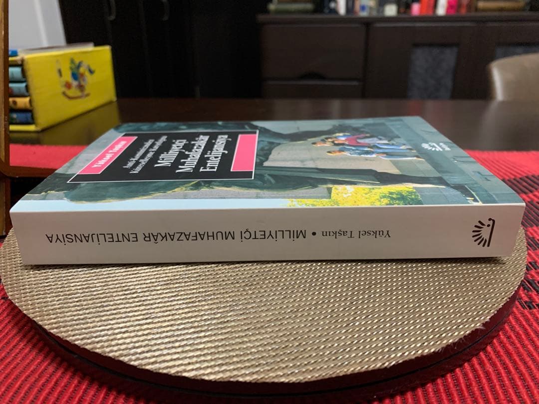 希少　Milliyetçi Muhafazakâr Entelijansiya