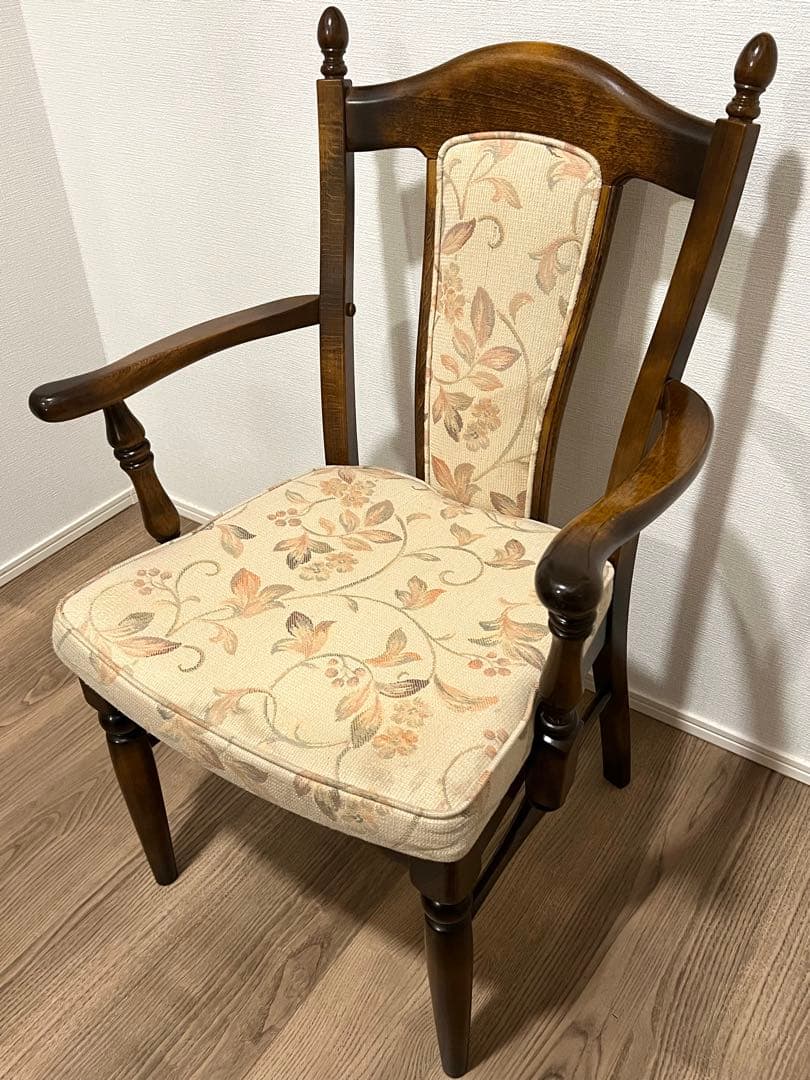 ちほちゃん！美品！カリモク karimoku アームチェア 布張り 木製