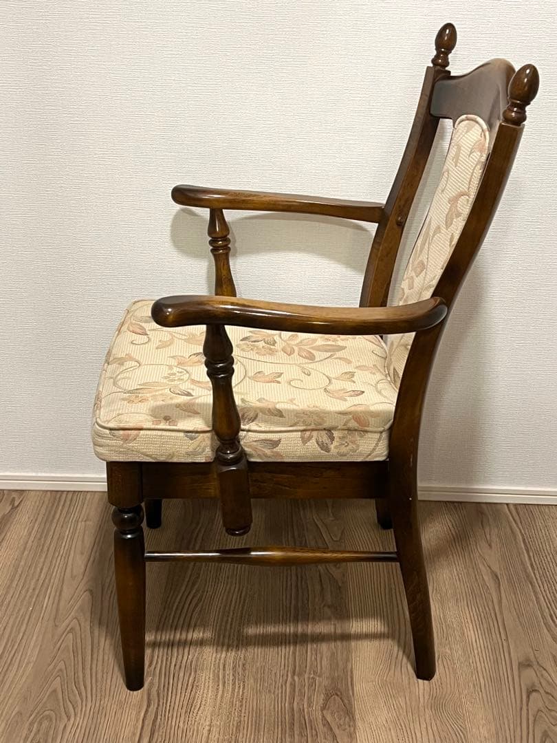 ちほちゃん！美品！カリモク karimoku アームチェア 布張り 木製