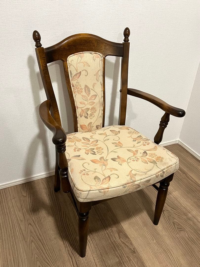 ちほちゃん！美品！カリモク karimoku アームチェア 布張り 木製