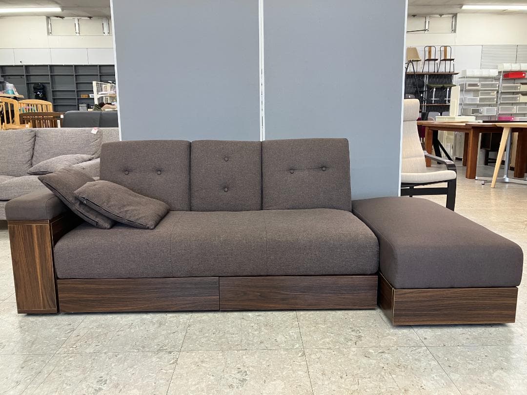 モダンデコ 2～3人掛け収納付き多機能ソファ ブラウン