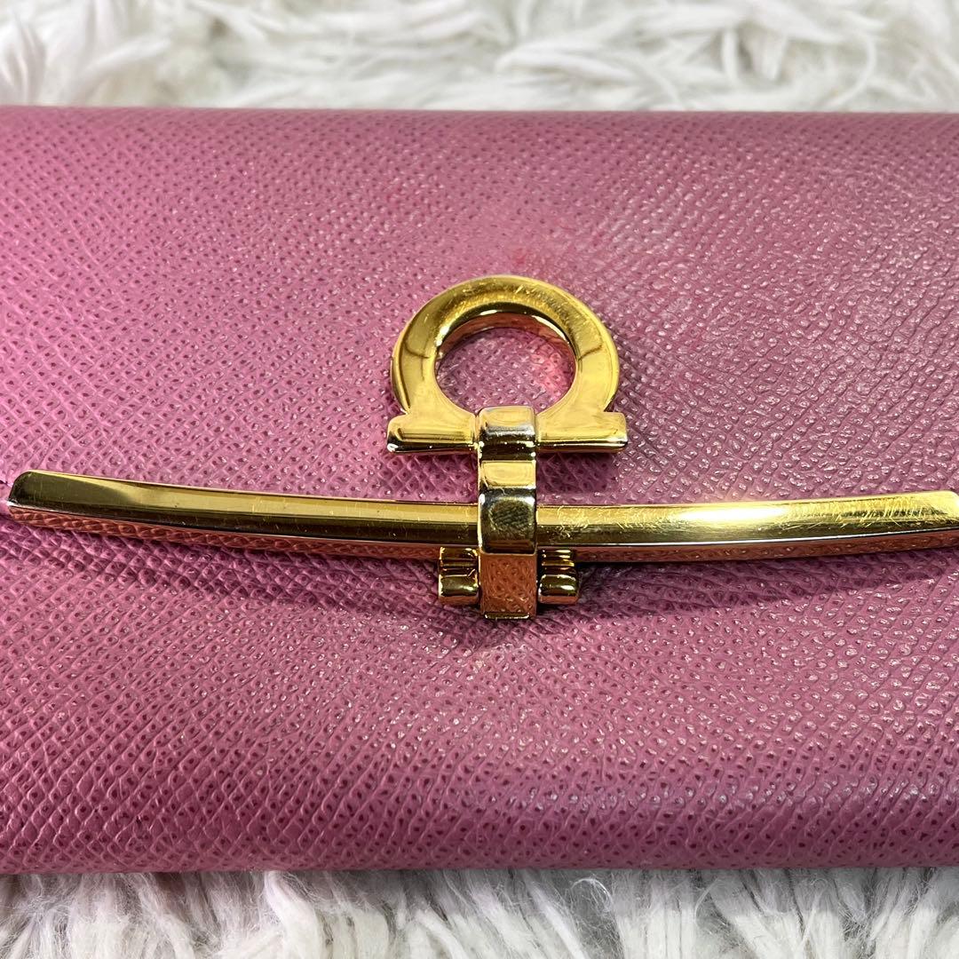 良品✨Ferragamo フェラガモ 二つ折り長財布 ガンチーニ　レザー ピンク