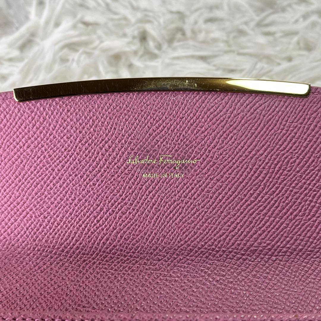 良品✨Ferragamo フェラガモ 二つ折り長財布 ガンチーニ　レザー ピンク