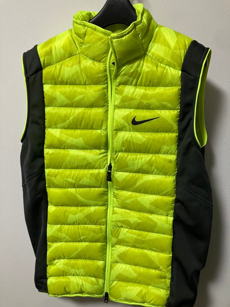 ナイキ　ゴルフ　ダウンベスト