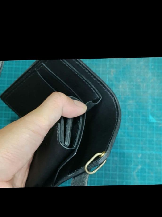 ブラックミドルウォレットMiddle Leather Wallet■留め革全縫い