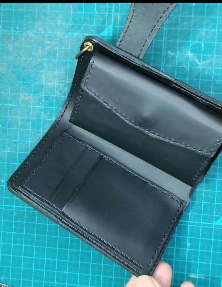 ブラックミドルウォレットMiddle Leather Wallet■留め革全縫い