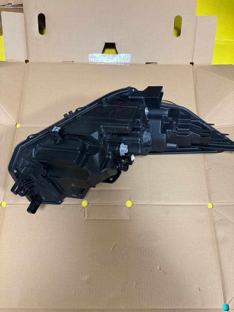 RP3 ステップワゴン　後期　左ヘッドライト