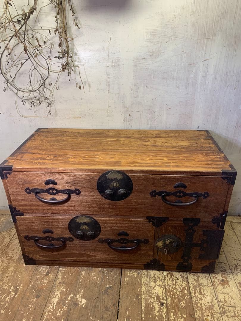 古い木味　二本松箪笥　引き出し2杯子引き出し2杯　カラクリ松竹梅蝶金具　チェスト