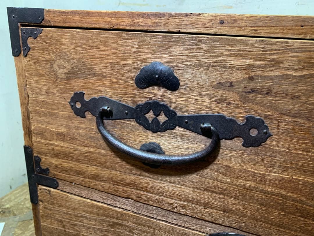 古い木味　二本松箪笥　引き出し2杯子引き出し2杯　カラクリ松竹梅蝶金具　チェスト