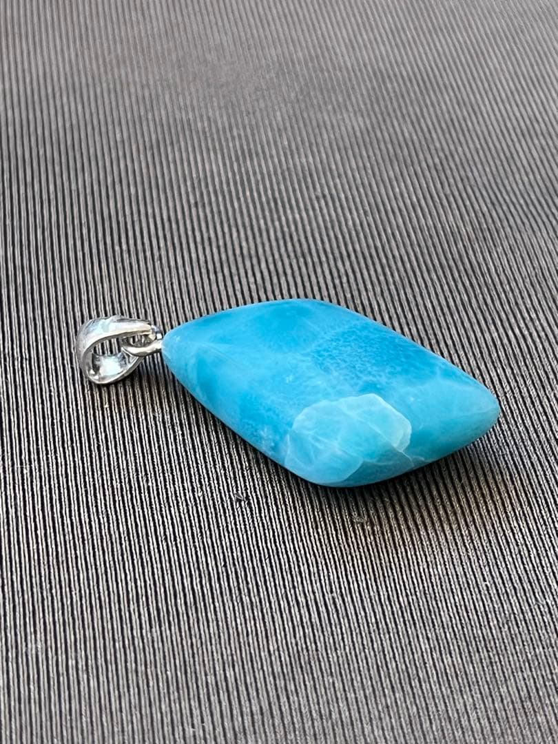 天然石ラリマー☆高品質！ひし型ペンダントトップ☆マリンブルー＆形が美しい！