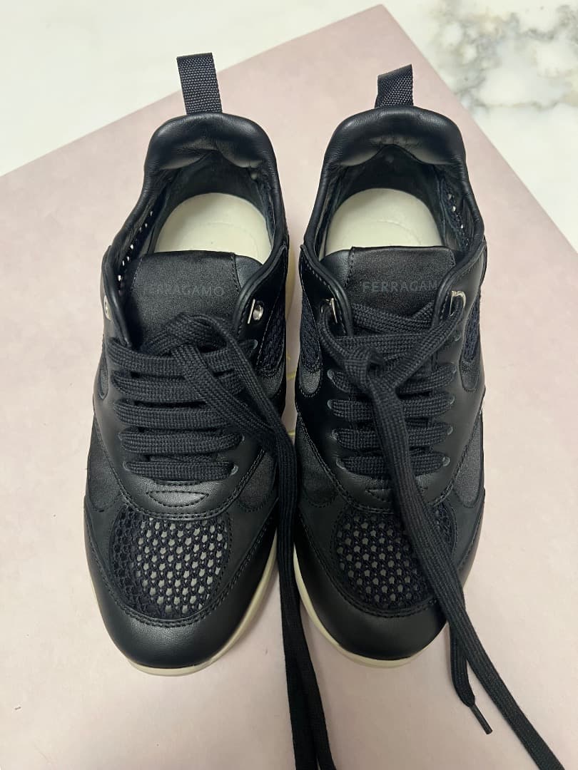 Ferragamo スニーカー 黒/ベージュ