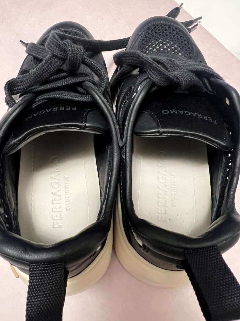 Ferragamo スニーカー 黒/ベージュ