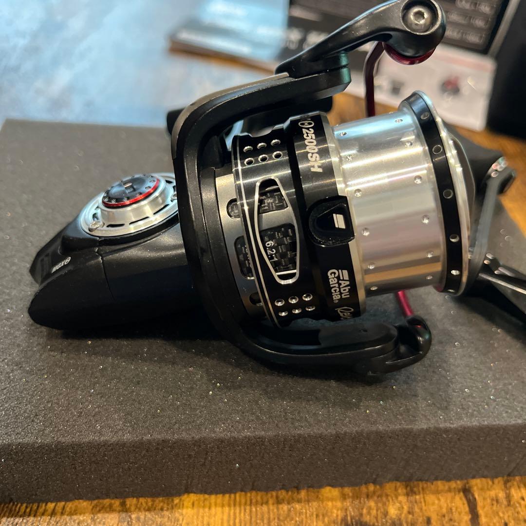 リール REVO MGX THETA 2500SH