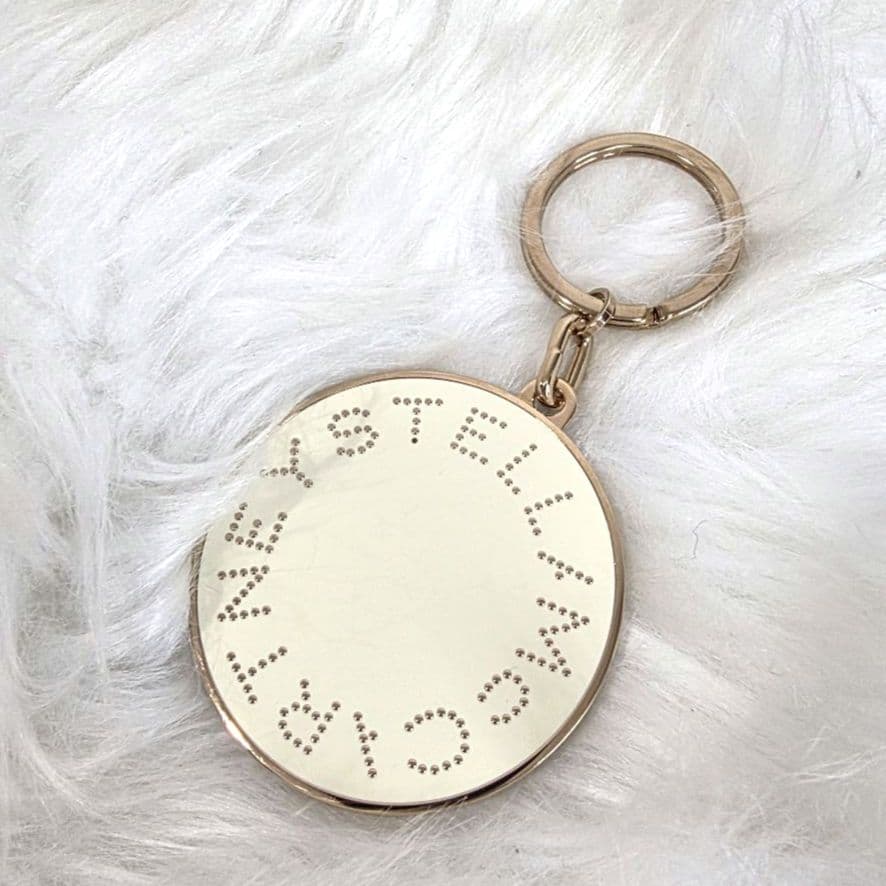 ステラマッカートニー　バック　チャーム　ホワイト　ロゴ　キー リング　鏡　アクセ