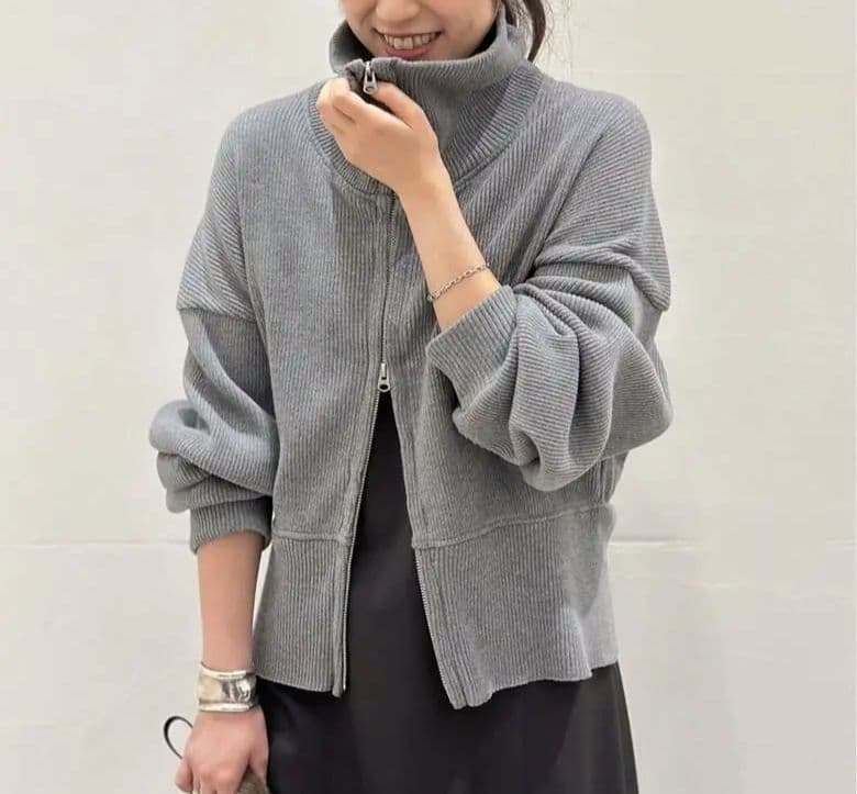 N.n⭐️様★美品2024.AmericanaSTANDUPジップ限定色