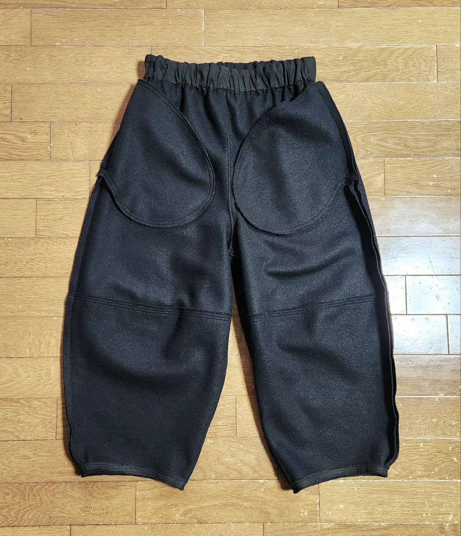 モナリザ　バルーンパンツ　圧縮ウールニット黒