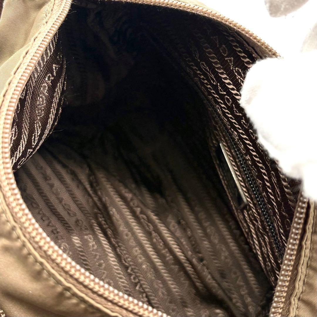 【極美品】プラダ ショルダーバッグ 近年モデル ナイロン サフィアーノ カーキ