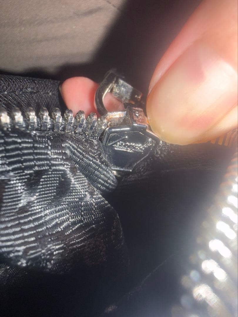 早い者勝ち！PRADA サフィアーノレザーブラックショルダーバッグ