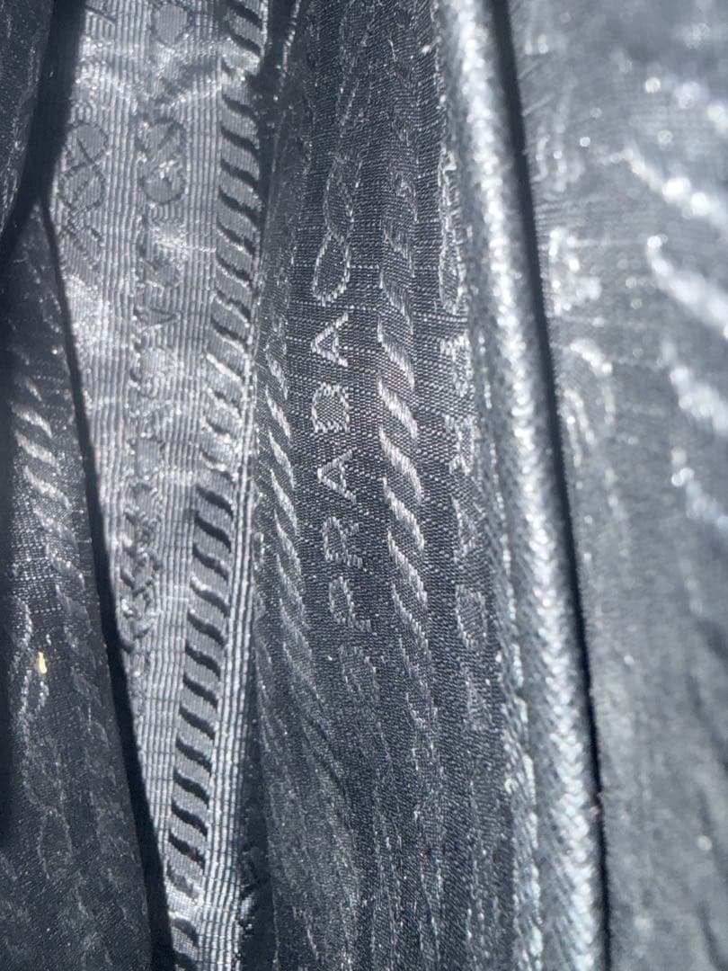 早い者勝ち！PRADA サフィアーノレザーブラックショルダーバッグ