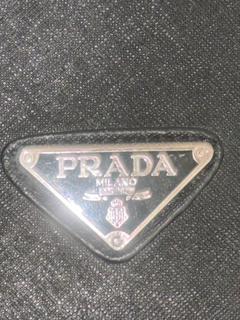 早い者勝ち！PRADA サフィアーノレザーブラックショルダーバッグ