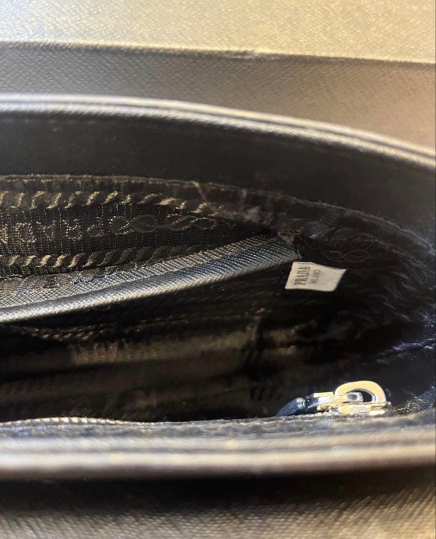 早い者勝ち！PRADA サフィアーノレザーブラックショルダーバッグ