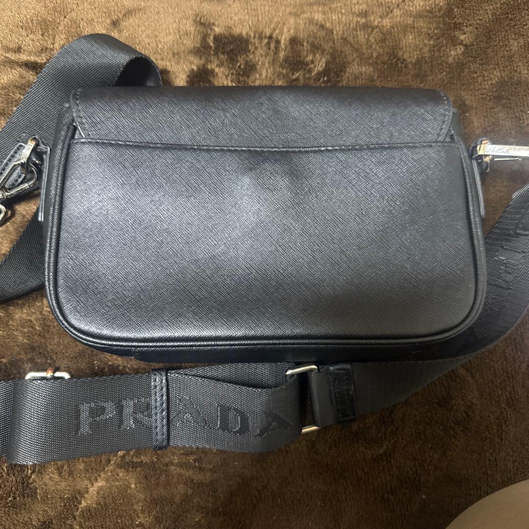 早い者勝ち！PRADA サフィアーノレザーブラックショルダーバッグ