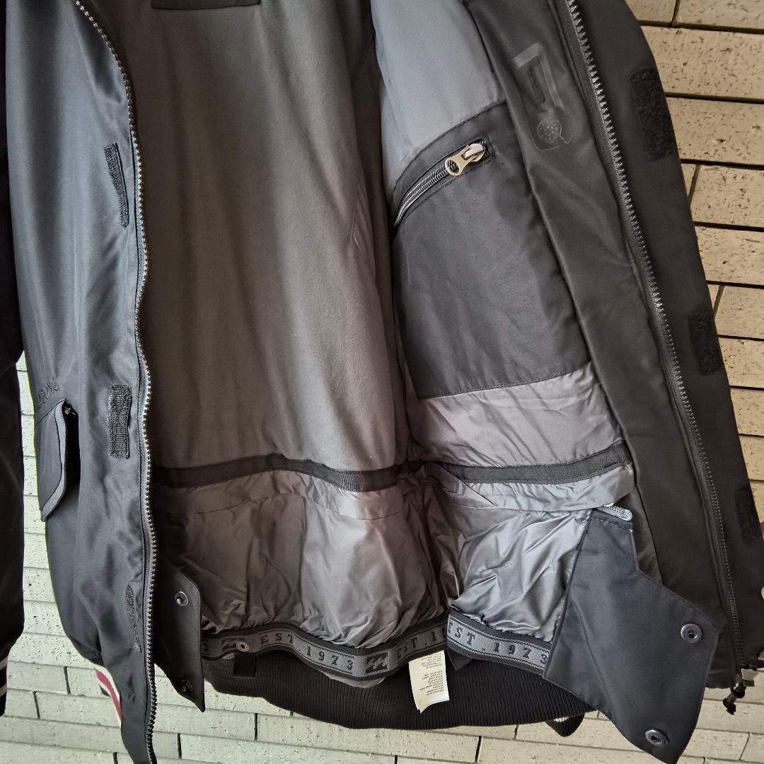 ♠【ビラボン】✨新品未使用　スノボードジャケット　スキー　黒×グレー　M