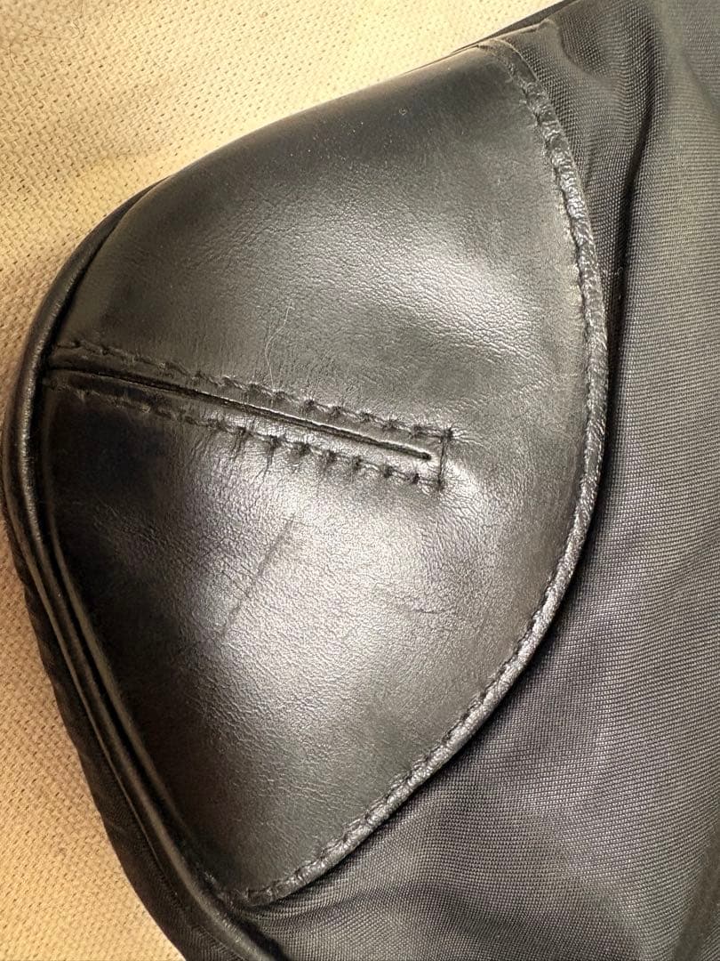 訳あり プラダ ショルダーバッグ 斜め掛け 三角ロゴ マチ有り ブラック