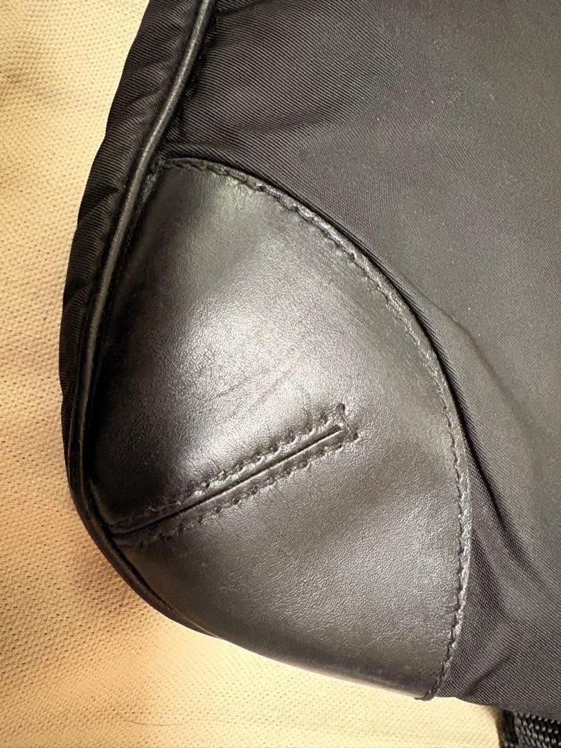 訳あり プラダ ショルダーバッグ 斜め掛け 三角ロゴ マチ有り ブラック