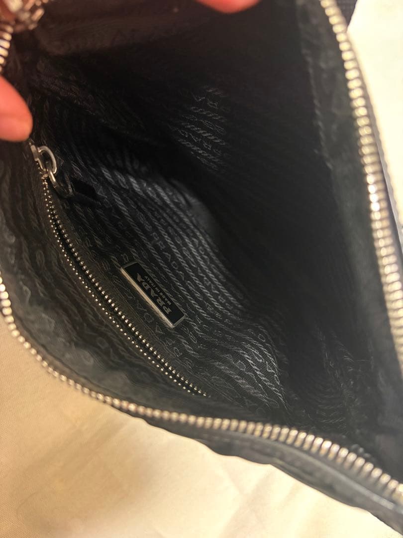 訳あり プラダ ショルダーバッグ 斜め掛け 三角ロゴ マチ有り ブラック