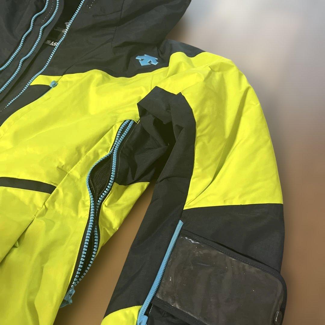 お値下げ！デサント黒/イエロー色★スキーウェア バックポケット付き　上下Lサイズ