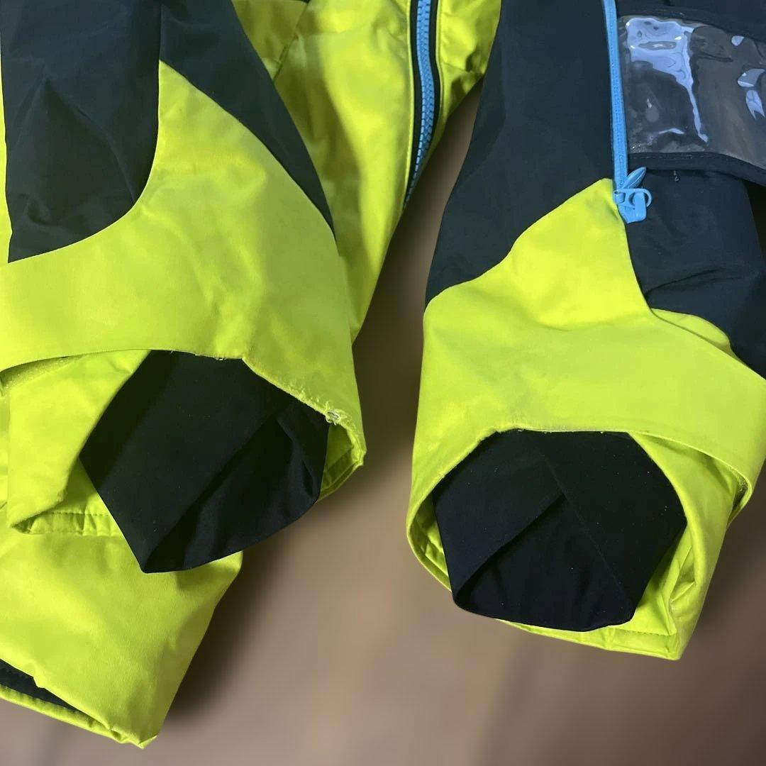 お値下げ！デサント黒/イエロー色★スキーウェア バックポケット付き　上下Lサイズ