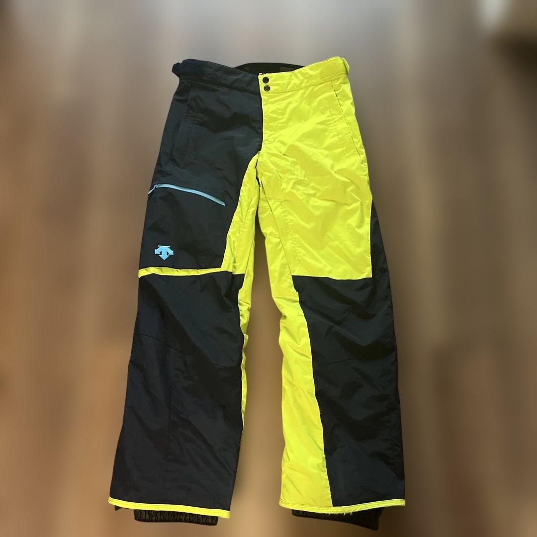 お値下げ！デサント黒/イエロー色★スキーウェア バックポケット付き　上下Lサイズ