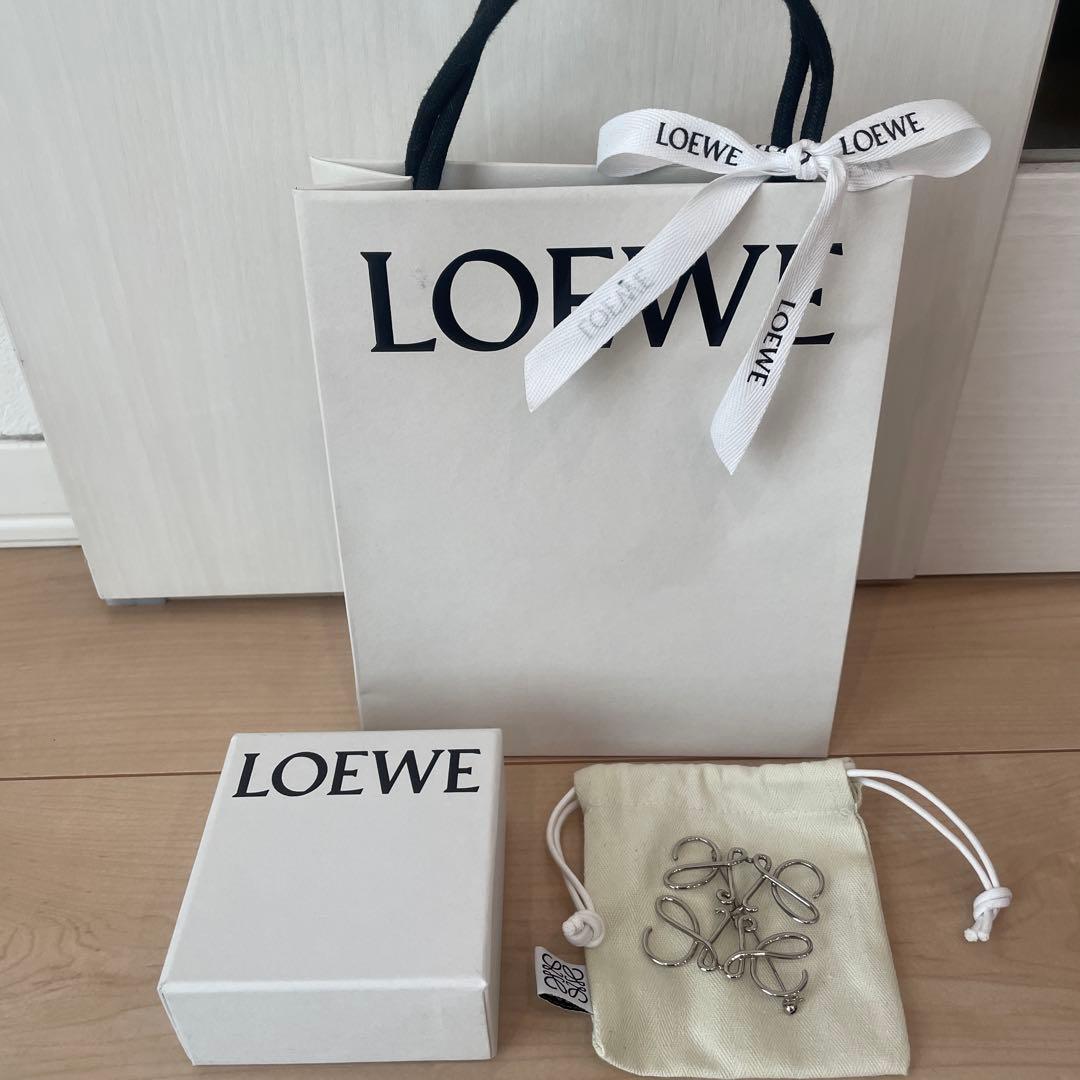 LOEWE ブローチ