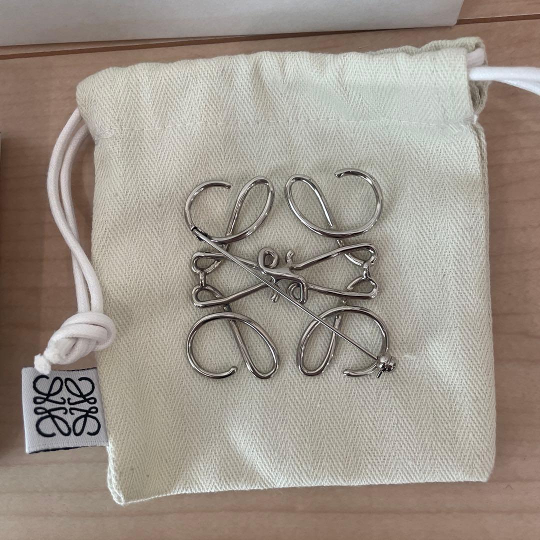 LOEWE ブローチ